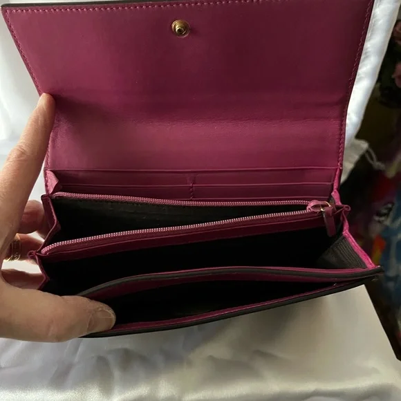 Gucci Red, Black and Cream Wallet Collection Set of Four - Picture 3 of 6